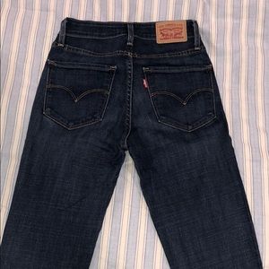 Selling a pair a Levi’s Jeans